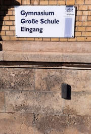 Tueroeffner-Haupteingang-Altgebaeude-1